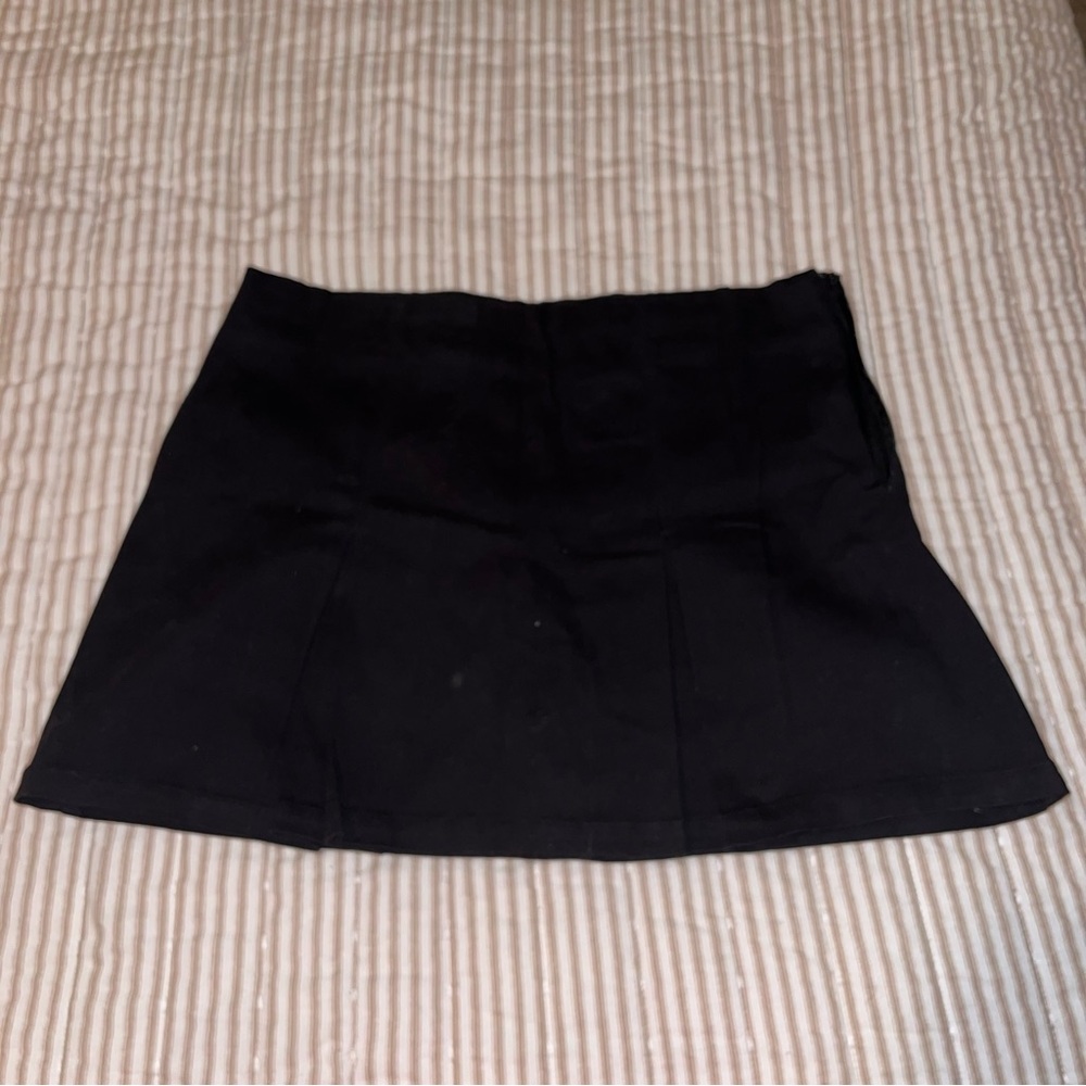 Black skirt forever 21 size s. Brand new, never ever worn. BUNDLE TO SAVE $$ :)